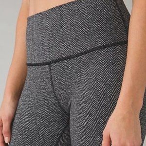Lululemon Black and White Herringbone Wunder Under Leggings (SIZE 4)